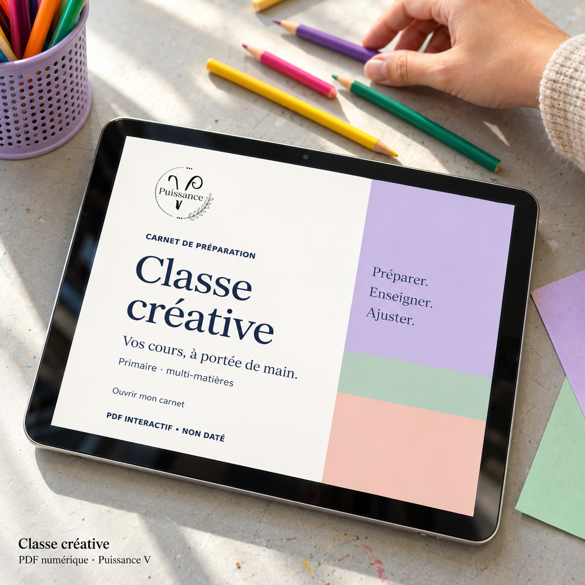 Classe créative — Planificateur de cours — mise en situation du PDF numérique Puissance V sur tablette; appareil et accessoires non inclus.